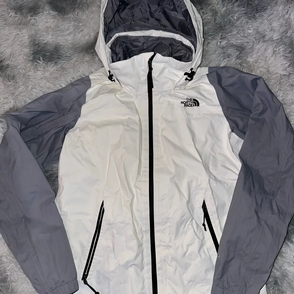The North Face Woman’s White and Gray Windbreaker Full Zip Hooded EUC